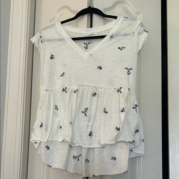 Elegant White Floral Blouse - Picture 1 of 3